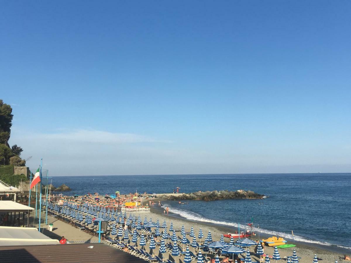 Апартаменти Le Finestre Sul Mare Альбіссола-Марина Екстер'єр фото